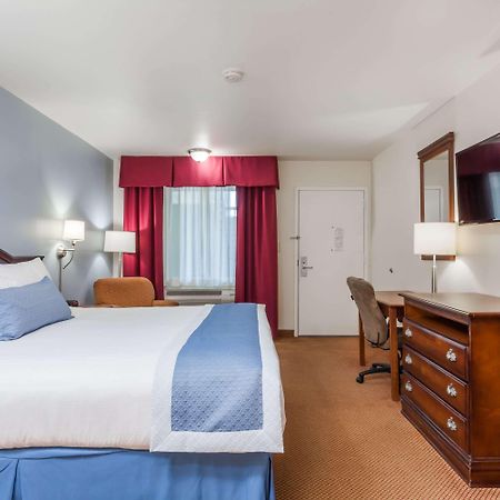 Days Inn By Wyndham Hampton Екстериор снимка
