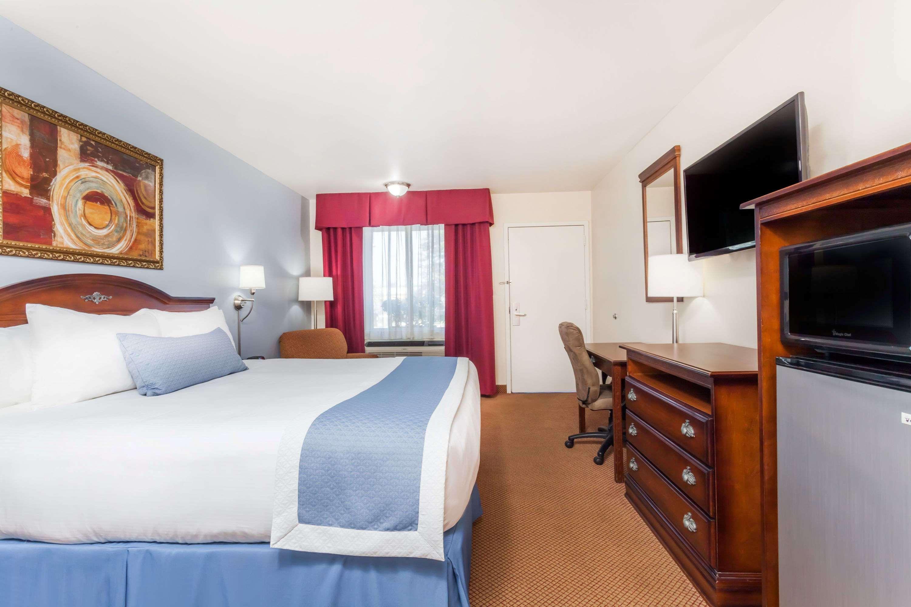 Days Inn By Wyndham Hampton Екстериор снимка