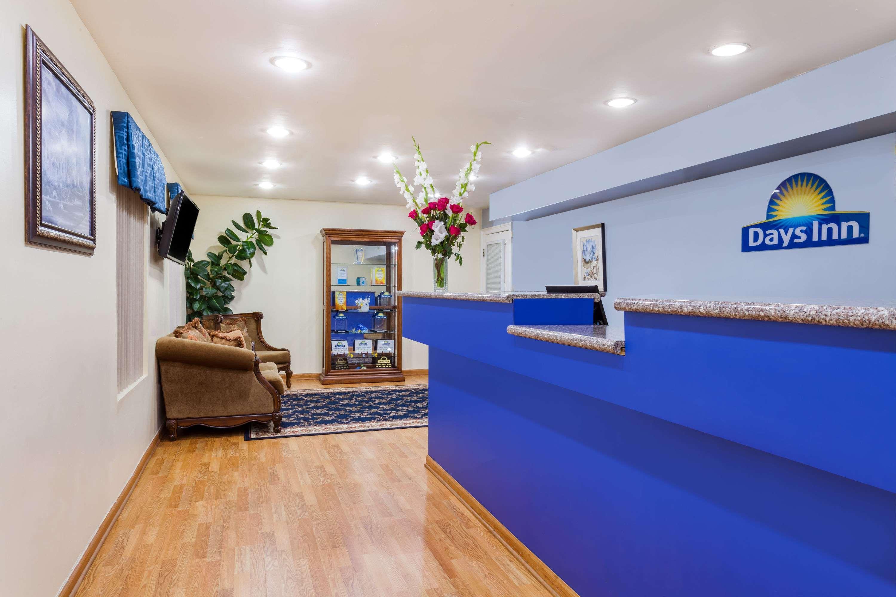 Days Inn By Wyndham Hampton Екстериор снимка