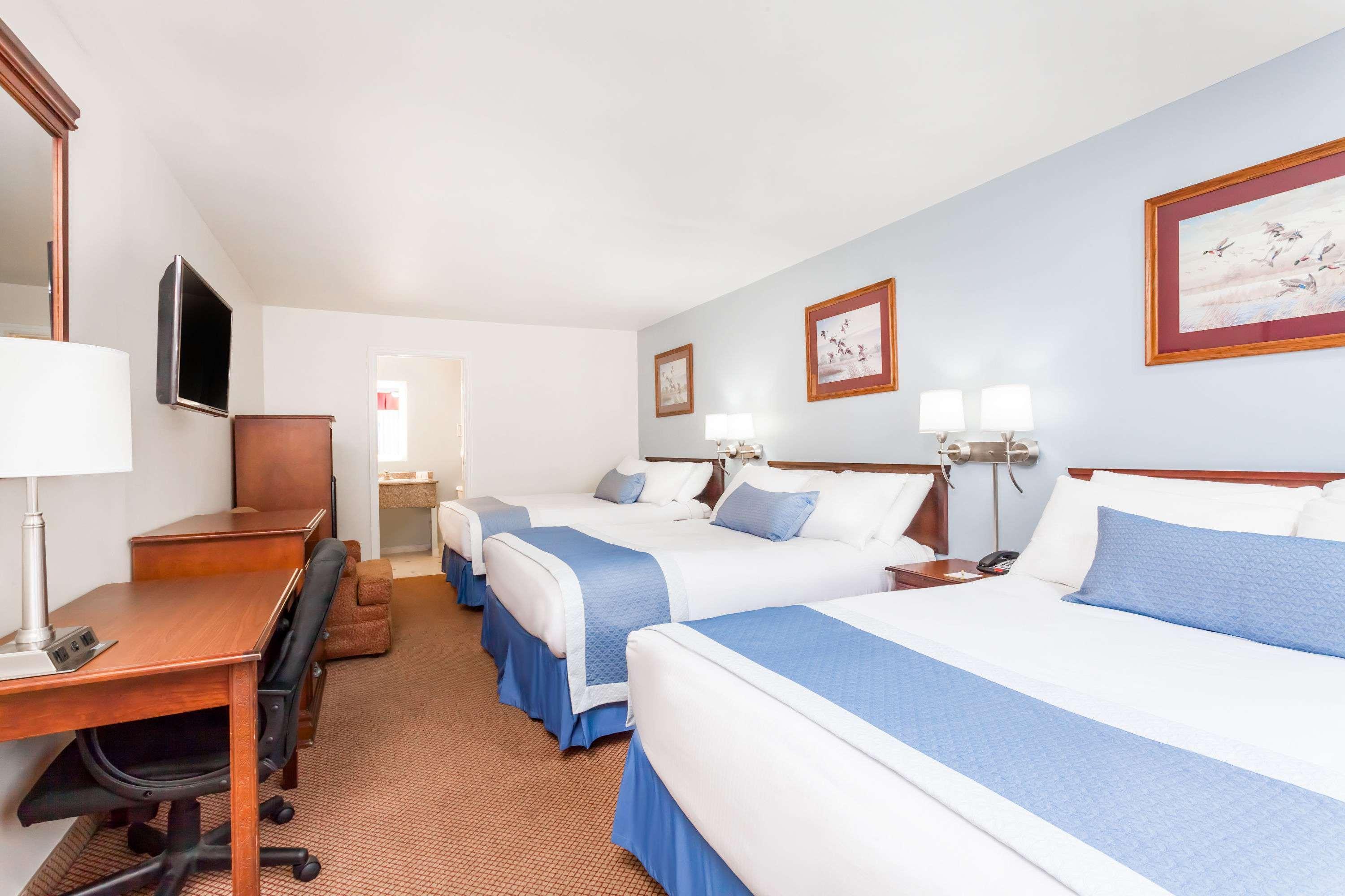 Days Inn By Wyndham Hampton Екстериор снимка